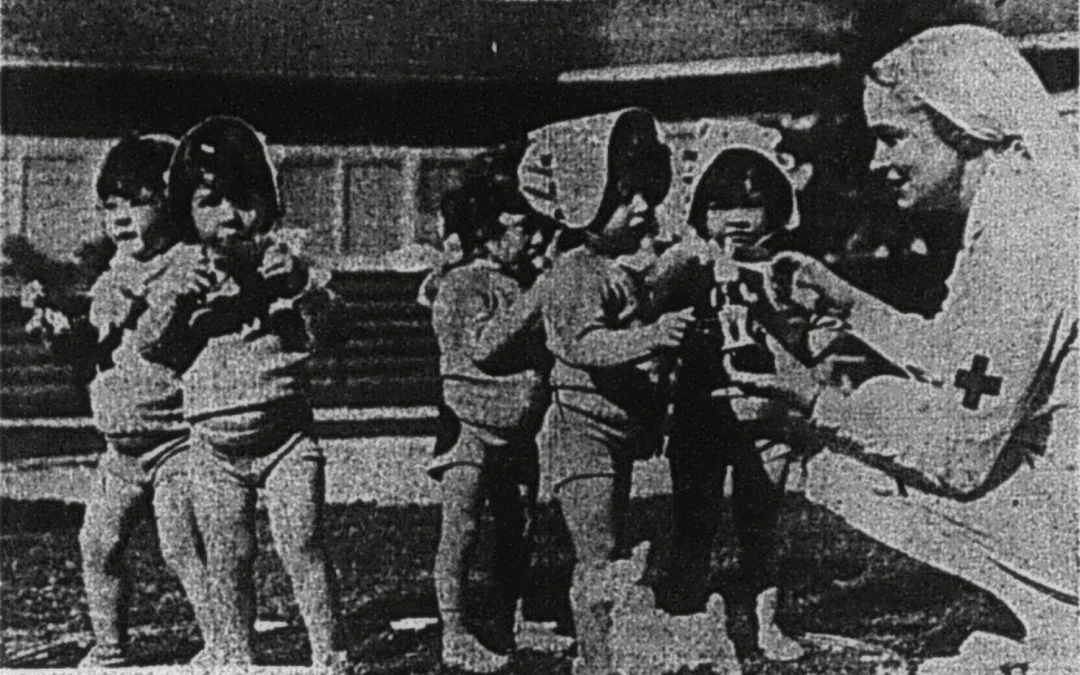 QUINTUPLETS PROVE GREAT TOURIST LURE